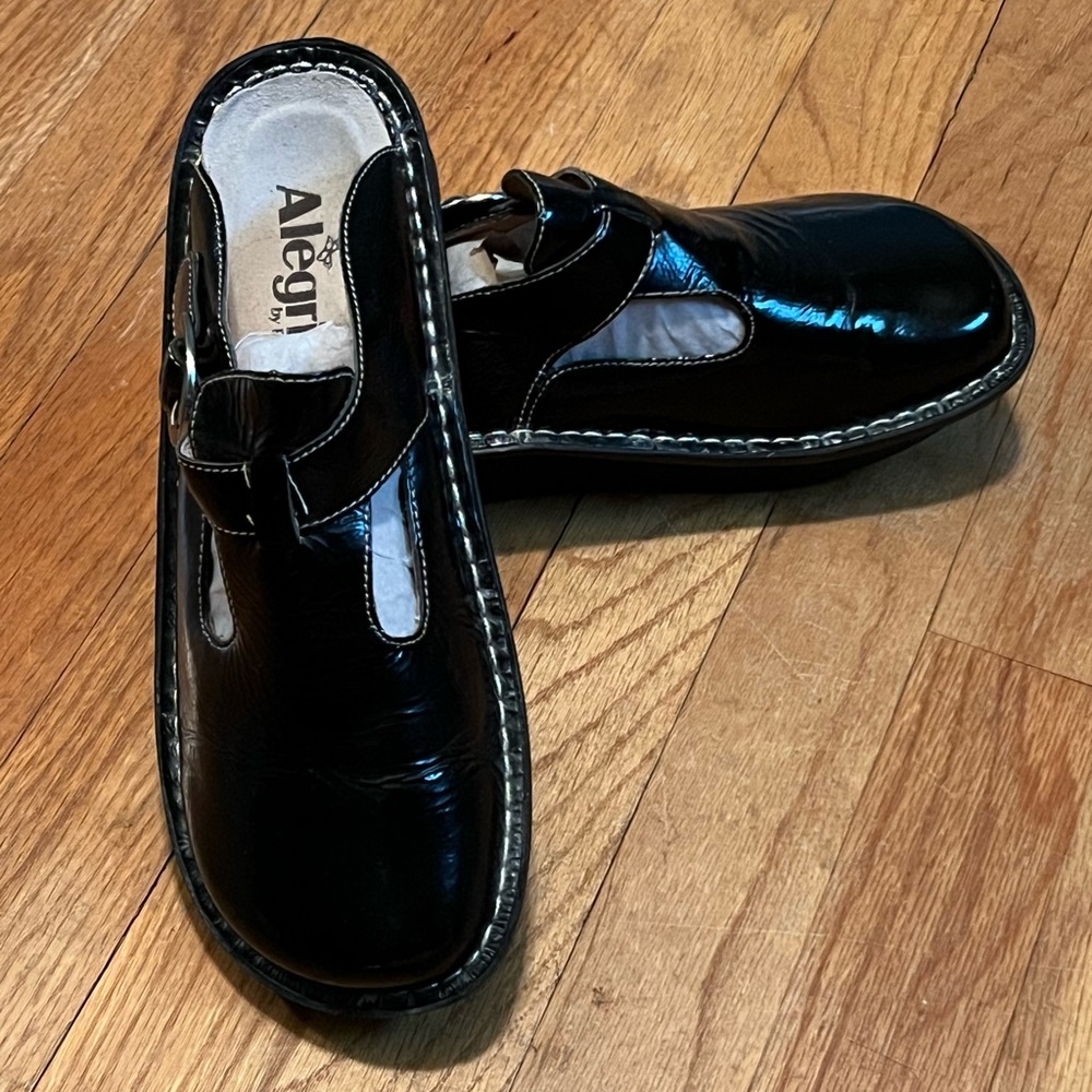 Alegria Ladies Glossy Black Clogs